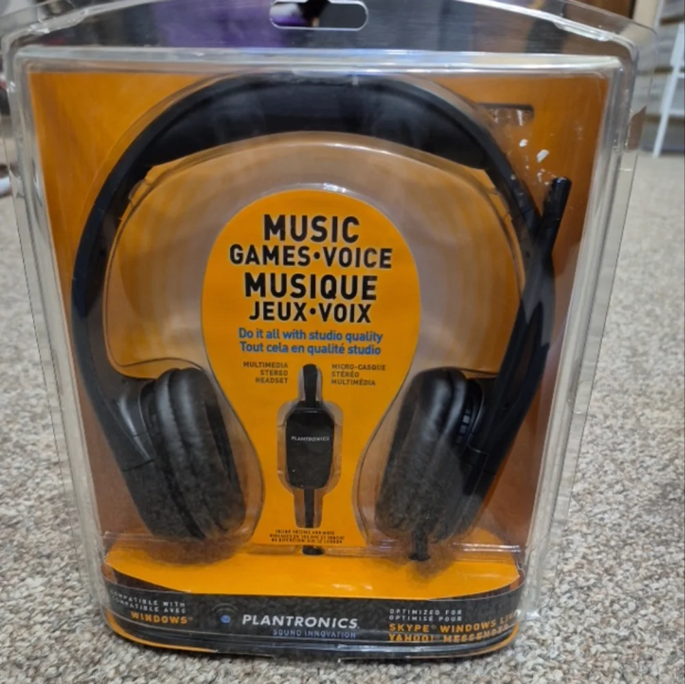 Plantronics Sound Innovation Black Computer Headset New In Package - Picture 1 of 12